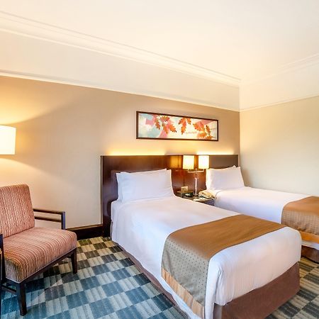 Glenmarie Hotel And Golf Resort Шах-Алам Екстер'єр фото Deluxe Room
