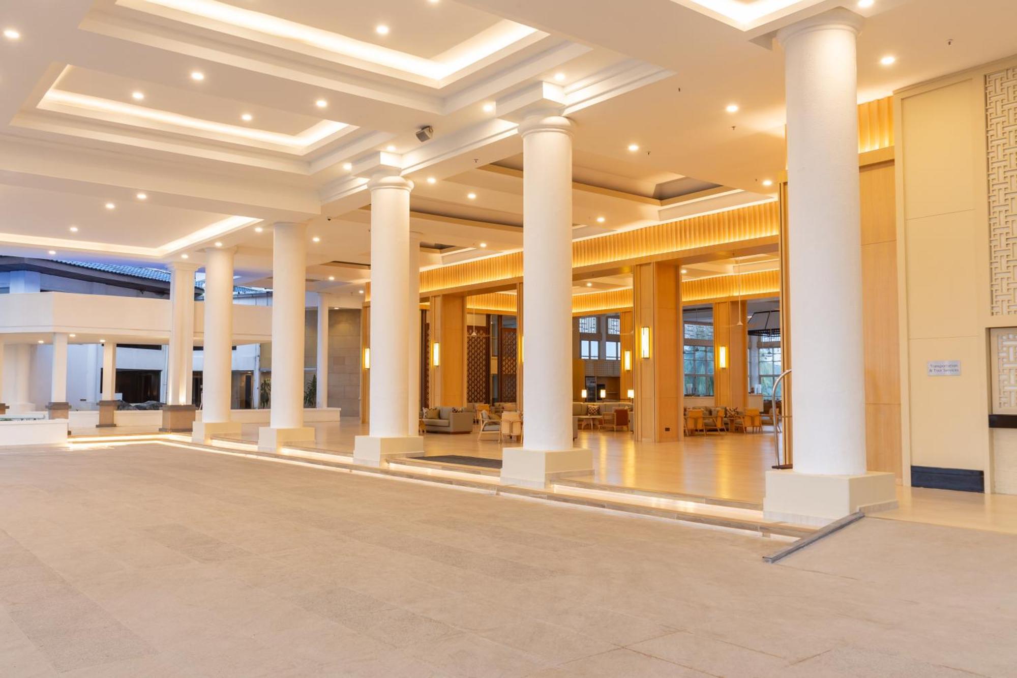 Glenmarie Hotel And Golf Resort Шах-Алам Екстер'єр фото The lobby of the hotel